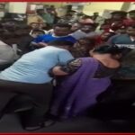 टीकमगढ़ रेलवे स्टेशन पर दो यात्रियों में भिड़ंत — जमकर हुई मारपीट !