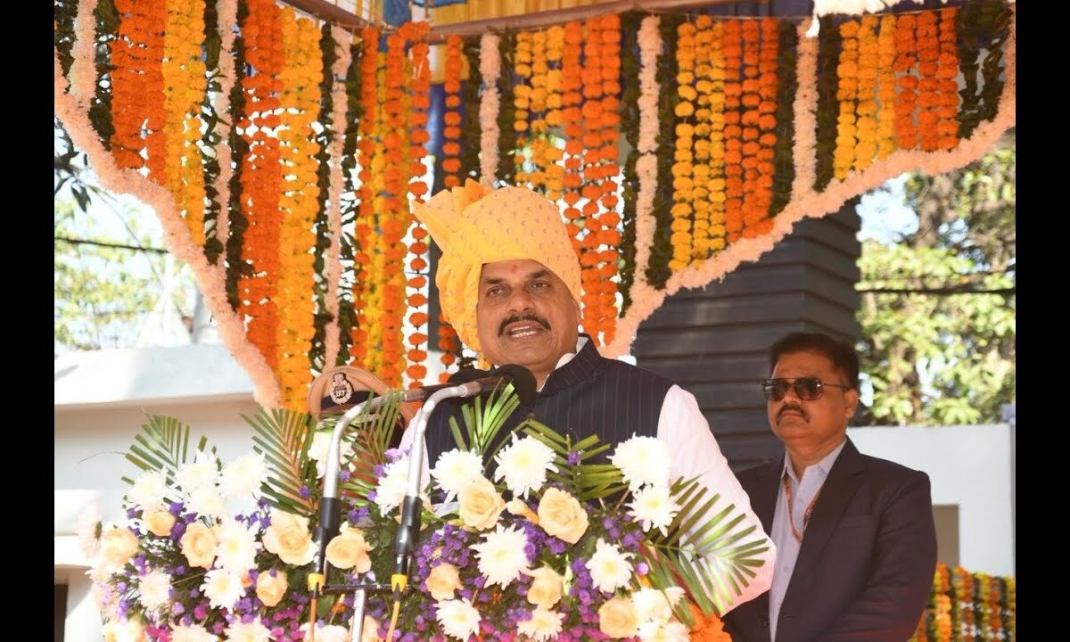 LIVE: होमगार्ड्स परेड ग्राउंड, भोपाल में आयोजित होम गार्ड्स एवं नागरिक सुरक्षा स्थापना दिवस समारोह