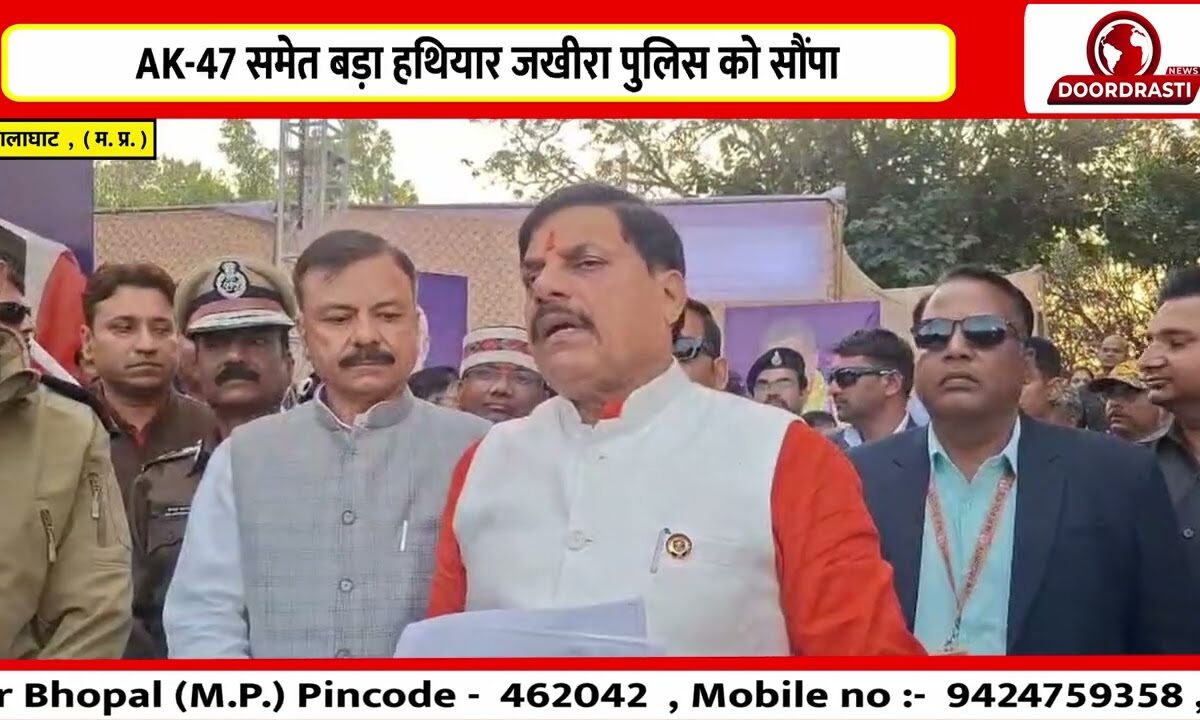 सीएम के सामने 10 नक्सली आत्मसमर्पण