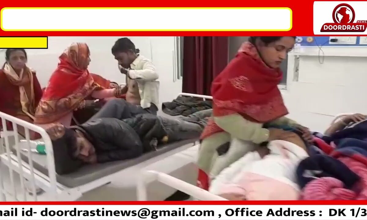 फोरलेन पर बस पलटी, 35 घायल