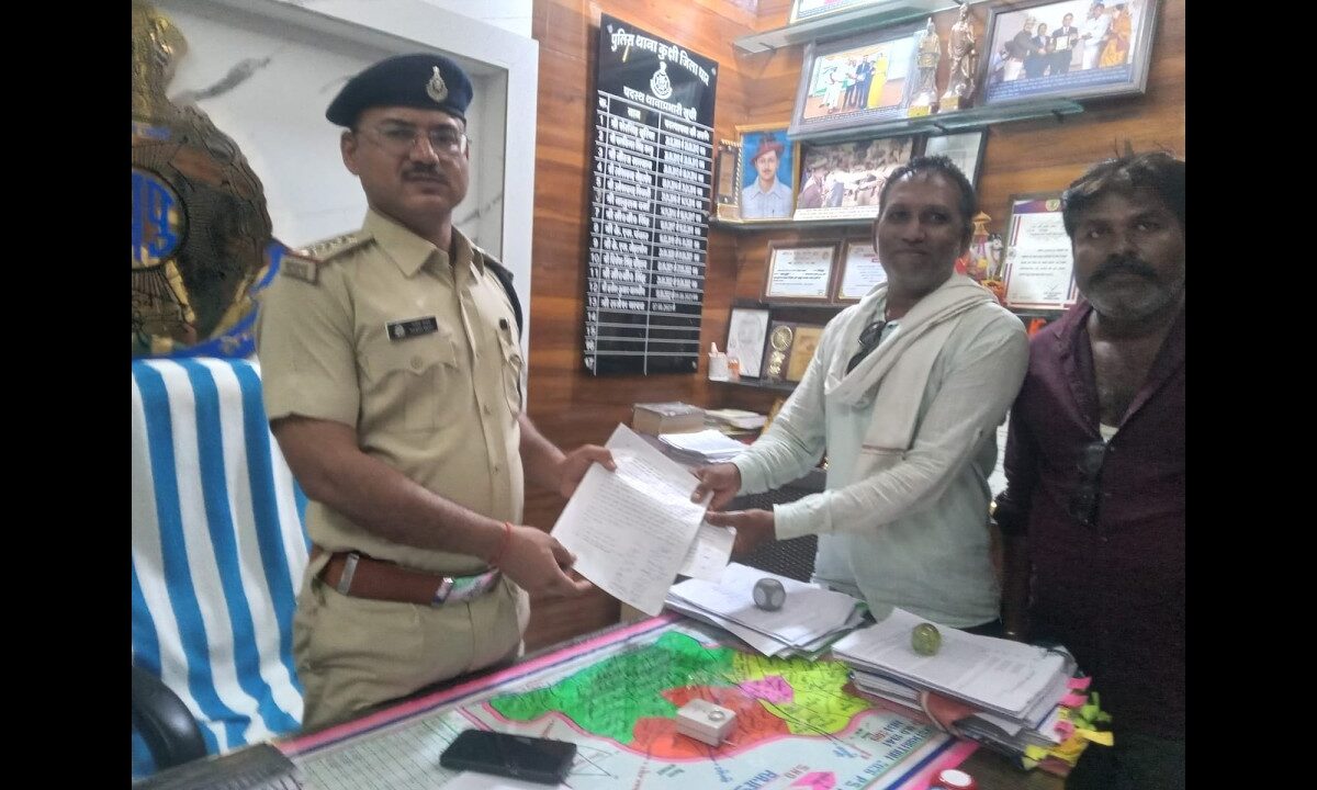 सुसारी-बड़वानी राजमार्ग पर दर्दनाक हादसा : 5 युवकों को कार ने मारी टक्कर, 1 मौत, 4 घायल