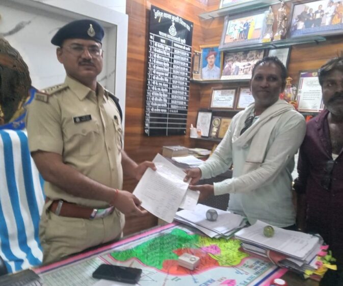 सुसारी-बड़वानी राजमार्ग पर दर्दनाक हादसा : 5 युवकों को कार ने मारी टक्कर, 1 मौत, 4 घायल