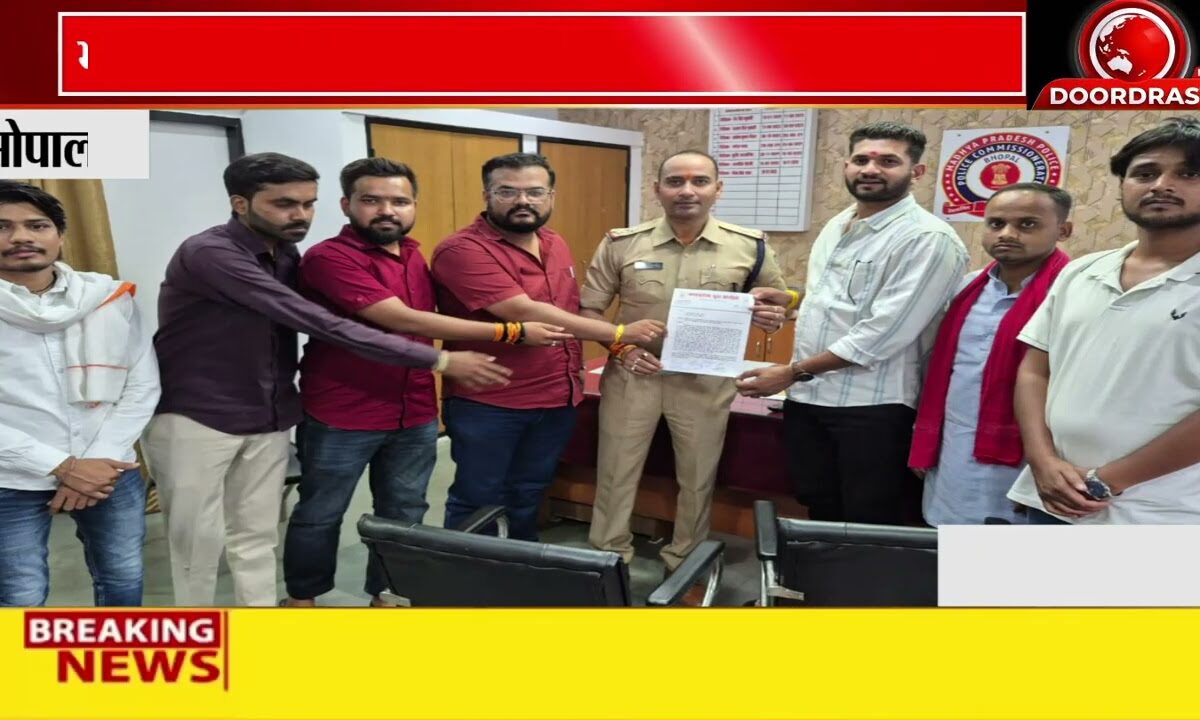 भोपाल में यूथ कांग्रेस नेता ने पुलिसकर्मियों पर लगाए मारपीट के आरोप | निष्पक्ष जांच की मांग 🚨👮