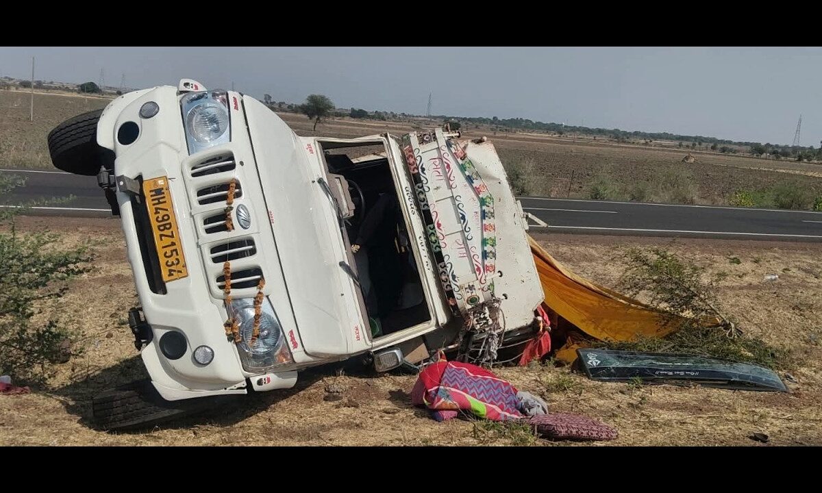 गुना में दर्शनार्थियों से भरी पिकअप पलटी, 9 लोग घायल