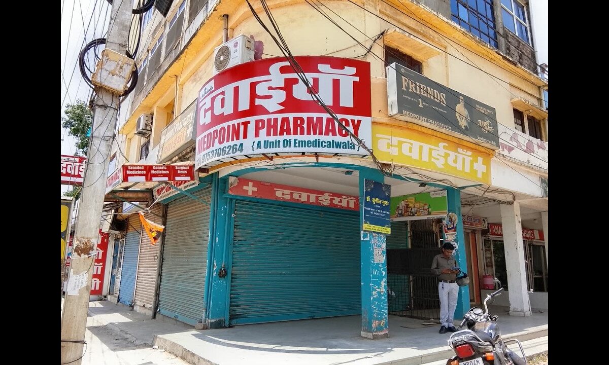 राजधानी भोपाल समेत देशभर में आज ई-फार्मेसी प्लेटफॉर्म्स के विरोध में मेडिकल स्टोर्स बंद रहे।