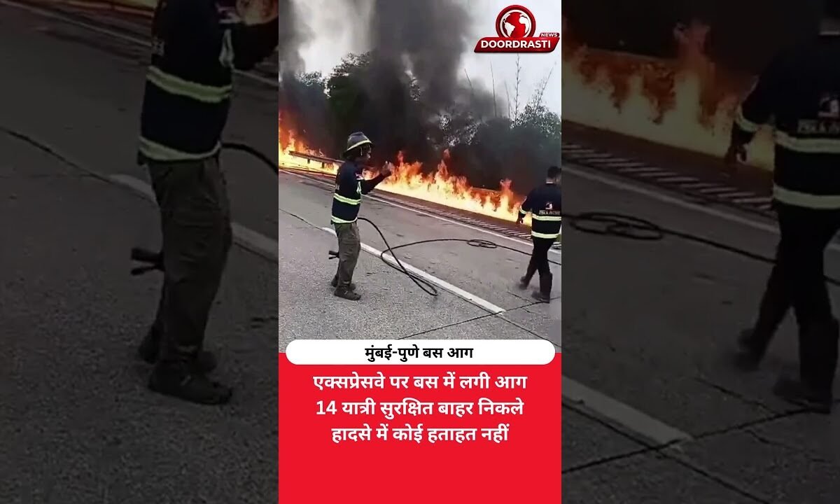 एक्सप्रेसवे पर धू-धू कर जली बस, सभी 14 यात्री सुरक्षित